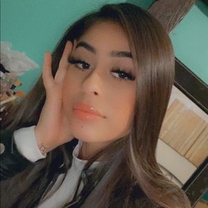 Meet your Posher, Yesli